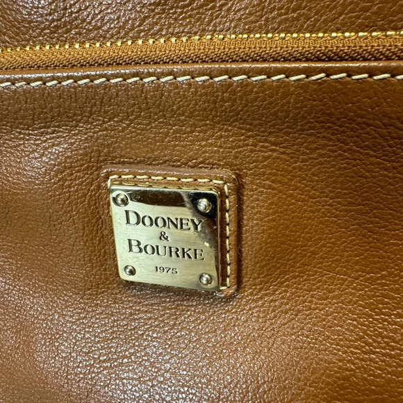 Dooney & Bourke brown pebble grain leather crossbody Y2k - Picture 2 of 15